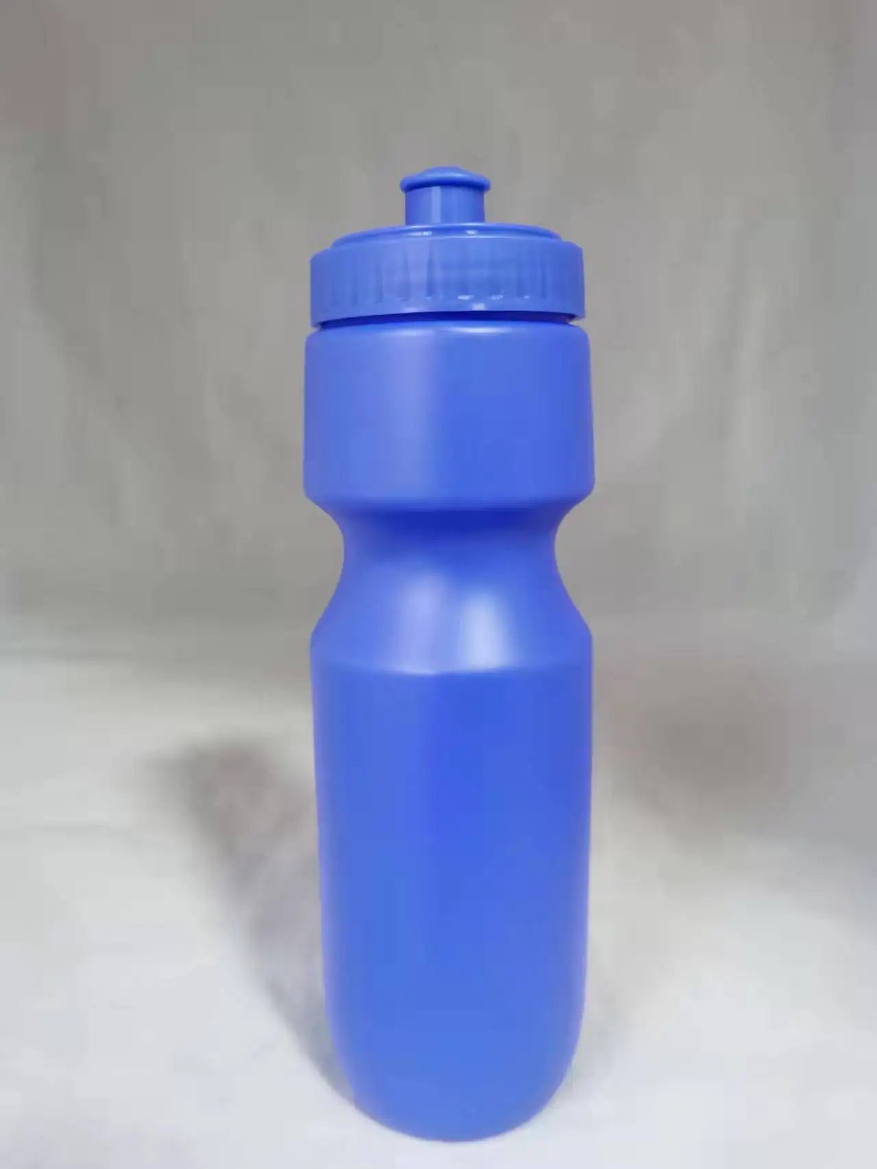 Garrafa de água de aperto esportivo de plástico de 700 ml Garrafas de água isoladas para bicicleta para corrida Futebol Futebol Garrafa de água.