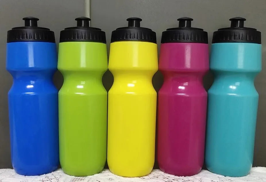 Garrafa de água de aperto esportivo de plástico de 700 ml Garrafas de água isoladas para bicicleta para corrida Futebol Futebol Garrafa de água.